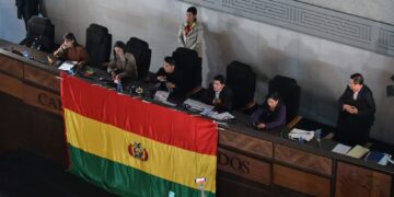 La polémica sesión de la Asamblea Legislativa en la que se aprobó el crédito.