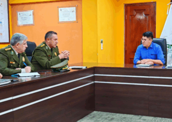 El director de la ANH con el Alto Mando Policial.