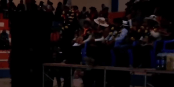 El acto en Potosí, luego de un apagón.