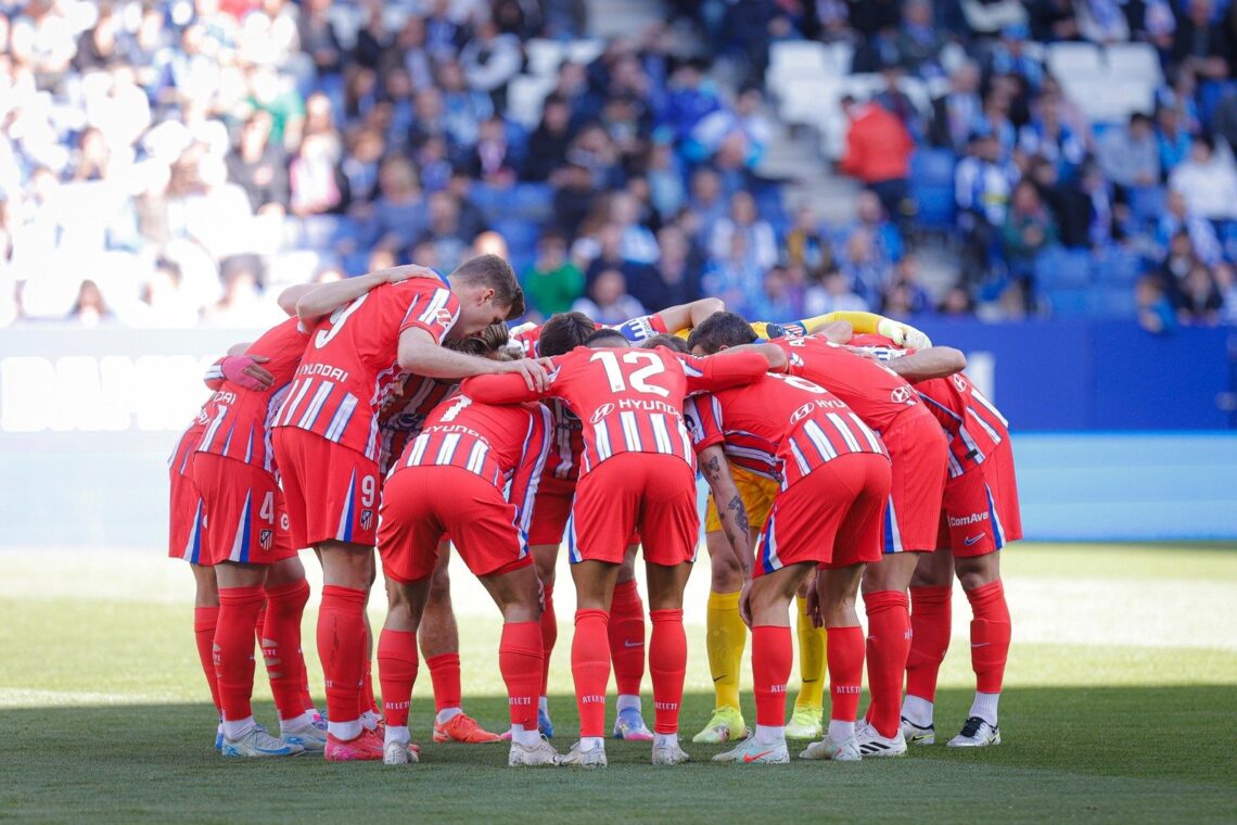 El plantel del Atlético de Madrid antes de un partido