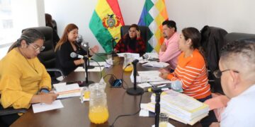 Comisión de Ética analiza las denuncias presentadas en esa instancia legislativa.