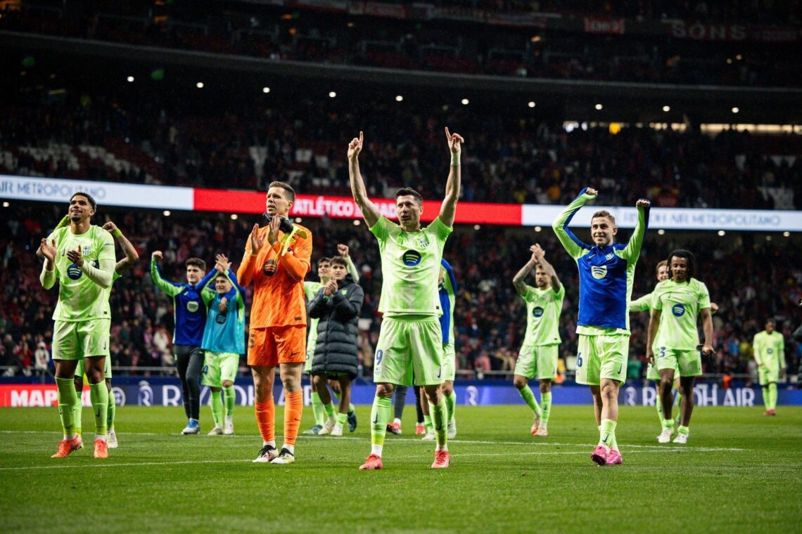 Jugadores del Barcelona celebran la clasificación