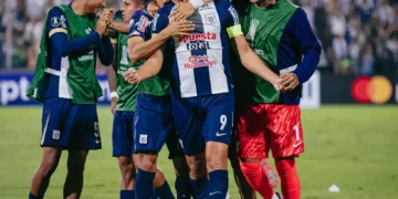 Hernán Barcos festeja junto a sus compañeros