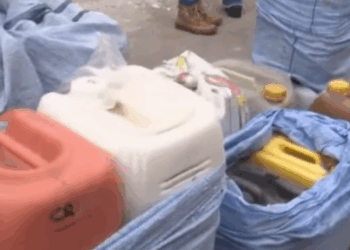 Las bolsas en las que se transportaba el combustible.