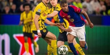 Lamine Yamal supera a dos rivales