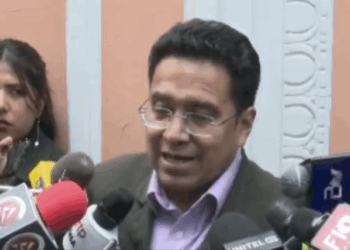 El ministro de Justicia, César Siles, informa el devenir de la disposición.