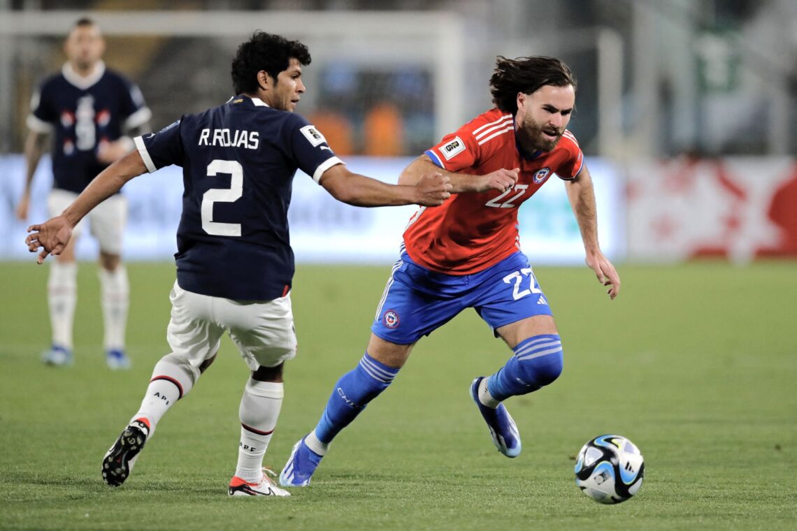 Ben Brereton Díaz supera a Robert Rojas en el último duelo entre Chile y Parguay
