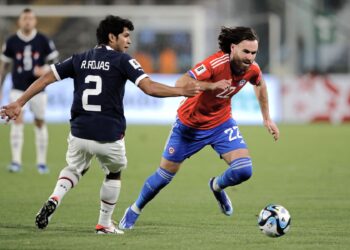 Ben Brereton Díaz supera a Robert Rojas en el último duelo entre Chile y Parguay