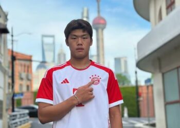 Guo Jiaxuan cuando se probó en el Bayern Múnich
