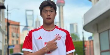 Guo Jiaxuan cuando se probó en el Bayern Múnich