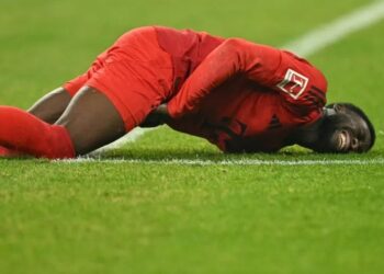 Alphonso Davies cuando se lesionó jugando con el Bayern