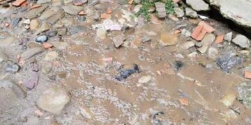 La manipulación de válvulas de tuberías causó la fuga de agua en la zona Llau Llau.