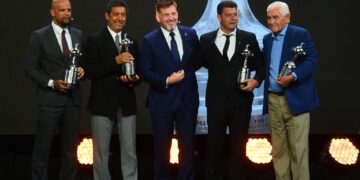 Alejandro Domínguez junto a Felipe Melo, Arsenio Luzardo, Sebastián Battaglia y Francisco Sá