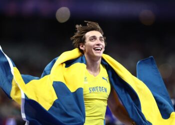 Armand Duplantis representando a su país en los Juegos Olímpicos