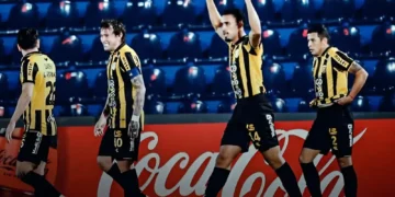 Jugadores de Guaraní celebran la victoria