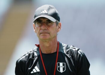 Óscar Ibáñez en un entrenamiento de la selección peruana