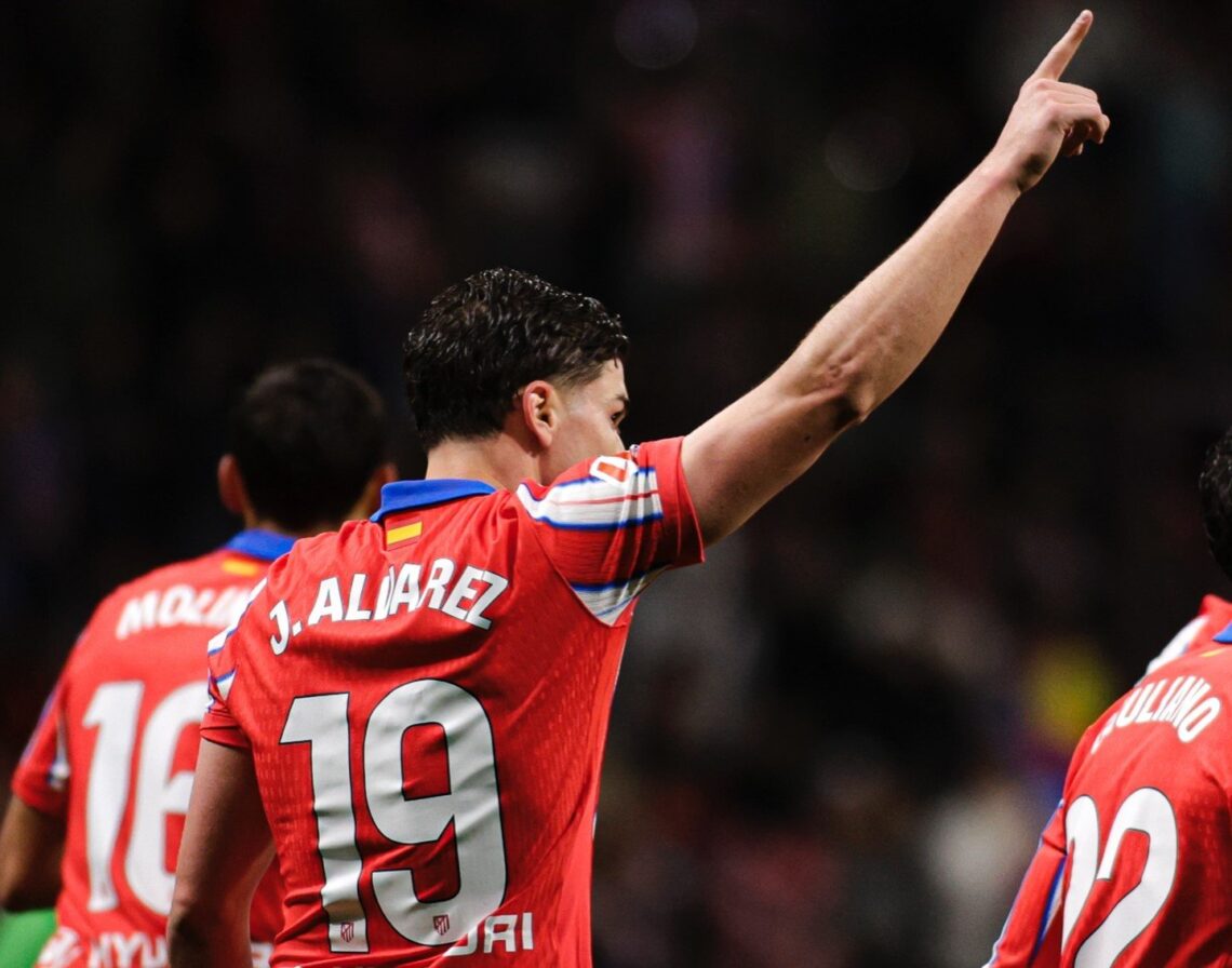 Álvarez celebra uno de sus goles