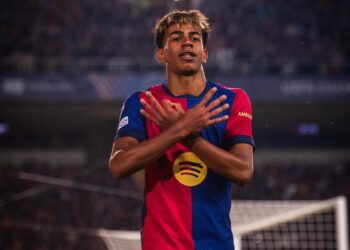 Lamine Yamal festeja uno de los cuatro goles