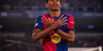 Lamine Yamal festeja uno de los cuatro goles
