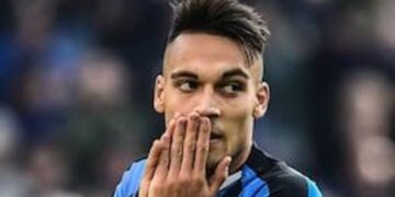 Lautaro Martínez con las manos en la boca