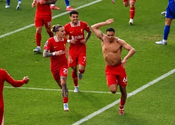 Alexander Arnold en el festejo de gol para el Liverpool (FOTO; Liverpool FC)