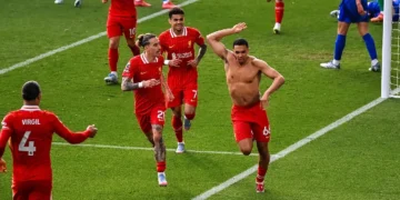 Alexander Arnold en el festejo de gol para el Liverpool (FOTO; Liverpool FC)