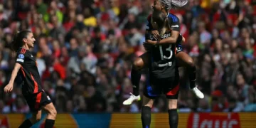 Kadidiatou celebra su gol en la ida de semifinales de Liga de Campeones femenina (Foto: AFP)