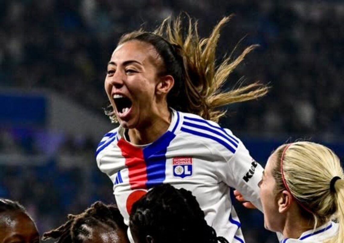 Jugadoras del Olympique de Lyon celebran el pase a semifinales