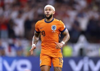 Depay con la cimeset de la 'Oranje'
