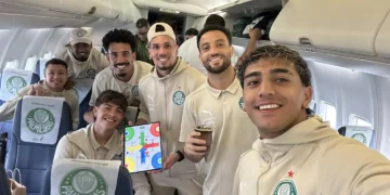 Integrantes de Palmeiras en el avión hacia Bolivia