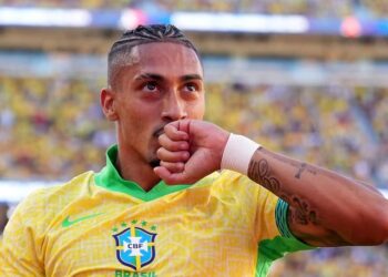 Raphinha celebra uno de sus goles con la selección de Brasil