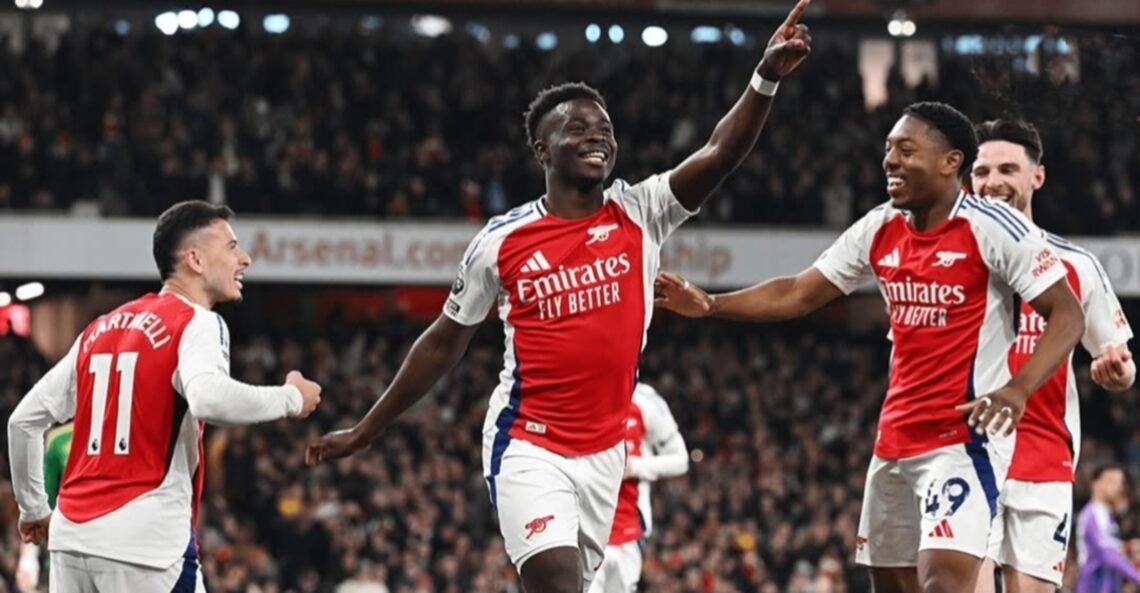 Bukayo Saka festeja su gol