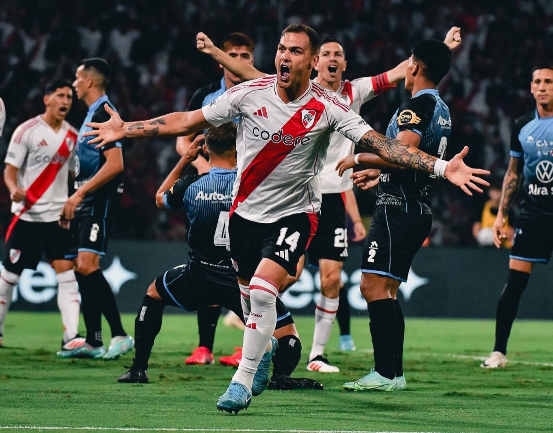 Leandro González Pírez celebra su gol en Copa Argentina