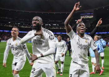 Vazquéz, Rüdiger y Vinicius Jr celebran en la Champions League