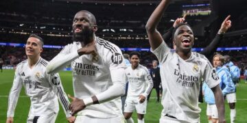 Vazquéz, Rüdiger y Vinicius Jr celebran en la Champions League
