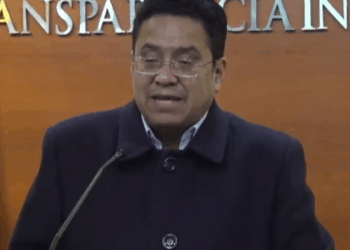 El ministro de Justicia, César Siles, en conferencia de prensa.