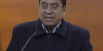 El ministro de Justicia, César Siles, en conferencia de prensa.