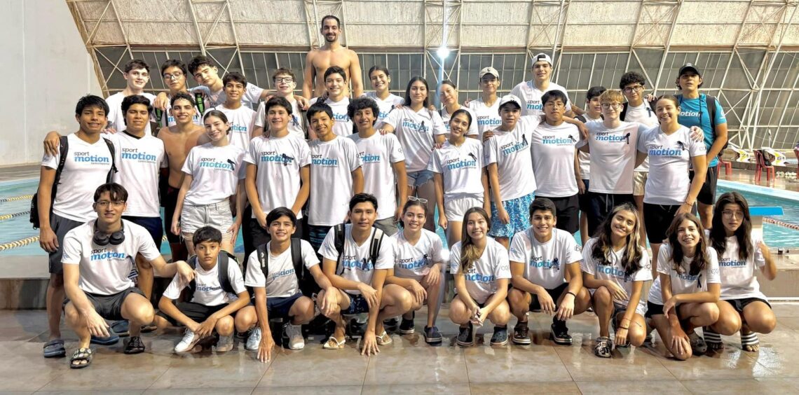 Los integrantes del club Sport Motion de Santa Cruz.