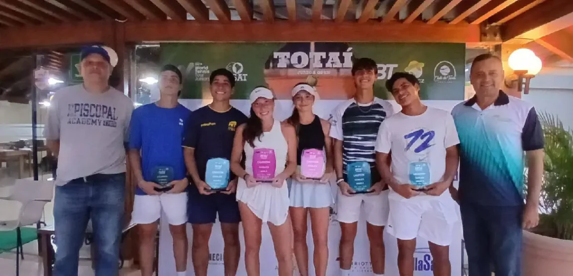 Fotos de los campeones. (Créditos: Asociación Departamental de Tenis Santa Cruz)