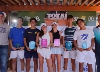 Fotos de los campeones. (Créditos: Asociación Departamental de Tenis Santa Cruz)