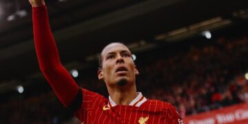 Virgil Van Dijk al ingresar al vestuario