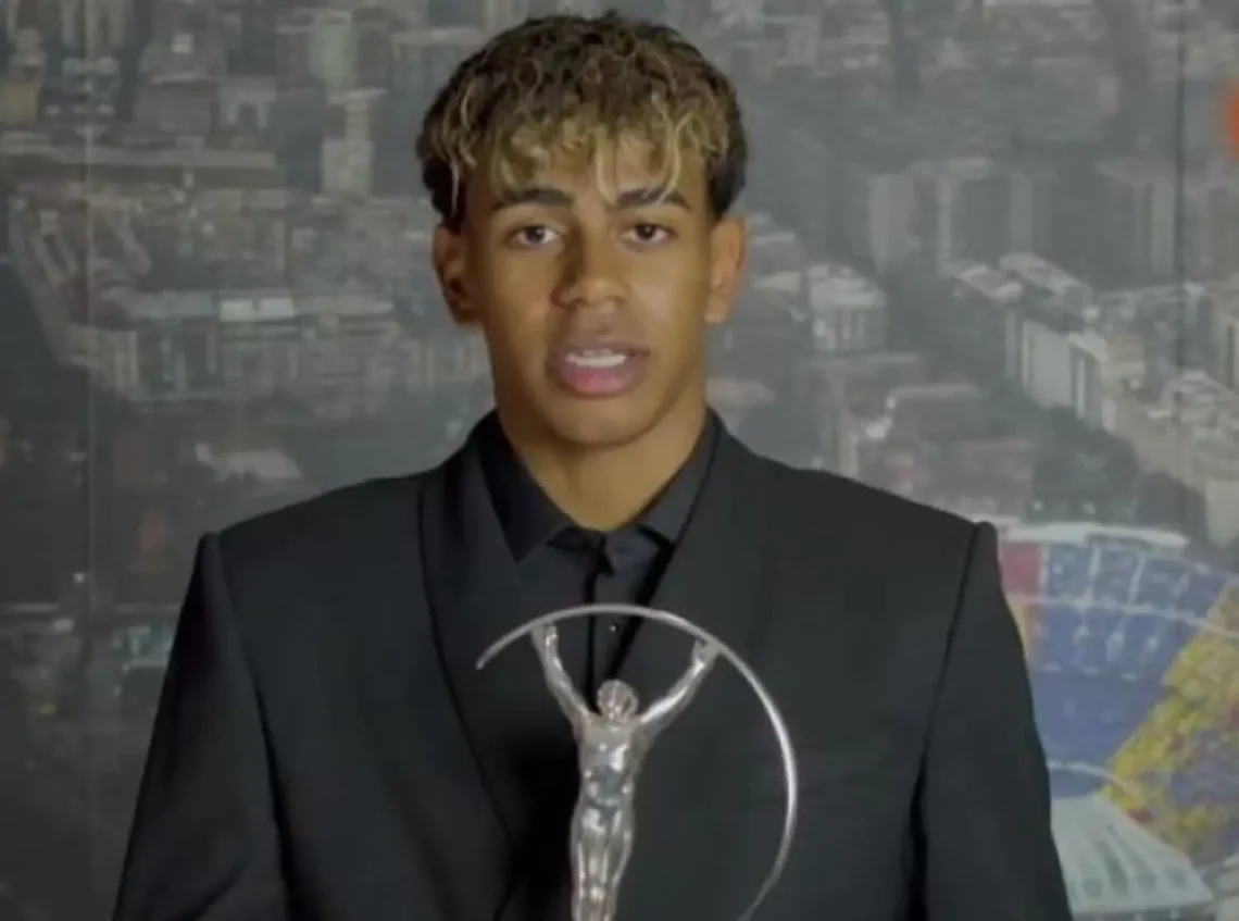 Lamine Yamal con el premio Laureus