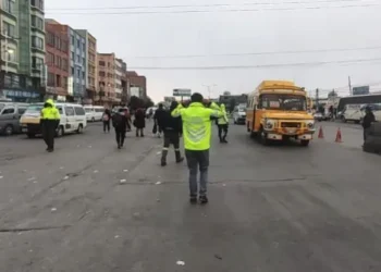 Mejora el flujo vehicular en la avenida Juan Pablo II tras implementación del reordenamiento vial. FOTO: GAMEA