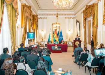 Representantes de la Cancillería y la OIM presentan resultados contra la trata de bolivianos en el exterior.