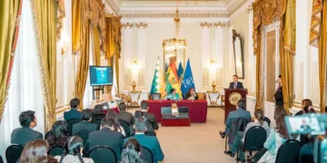 Representantes de la Cancillería y la OIM presentan resultados contra la trata de bolivianos en el exterior.