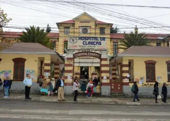 Frontis del Hospital de Clínicas en La Paz. FOTO: RRSS
