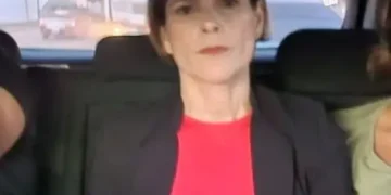 La jueza Lilian Moreno es trasladada a la ciudad de La Paz.