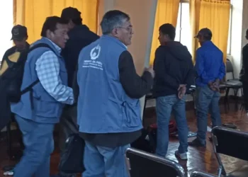 El delegado defensorial de La Paz se hace presente en la FELCC. (Foto: Defensoría)
