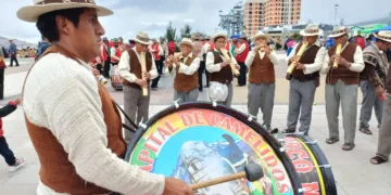 Varias delegaciones arribaron a la ciudad de La Paz para participar en la "Tarqueada más grande del mundo". FOTO: RUBÉN ATAHUICHI