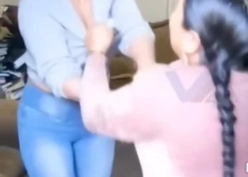 Las concejalas de Punata Alejandra Almanza y Juana Escobar se agarraron a golpes. FOTO: RRSS